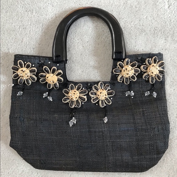 Handbags - Pretty Straw Bag w/ Dangly Beads & Wooden Handles